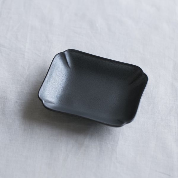 KIHARA/長角木甲小皿 黒鉄砂