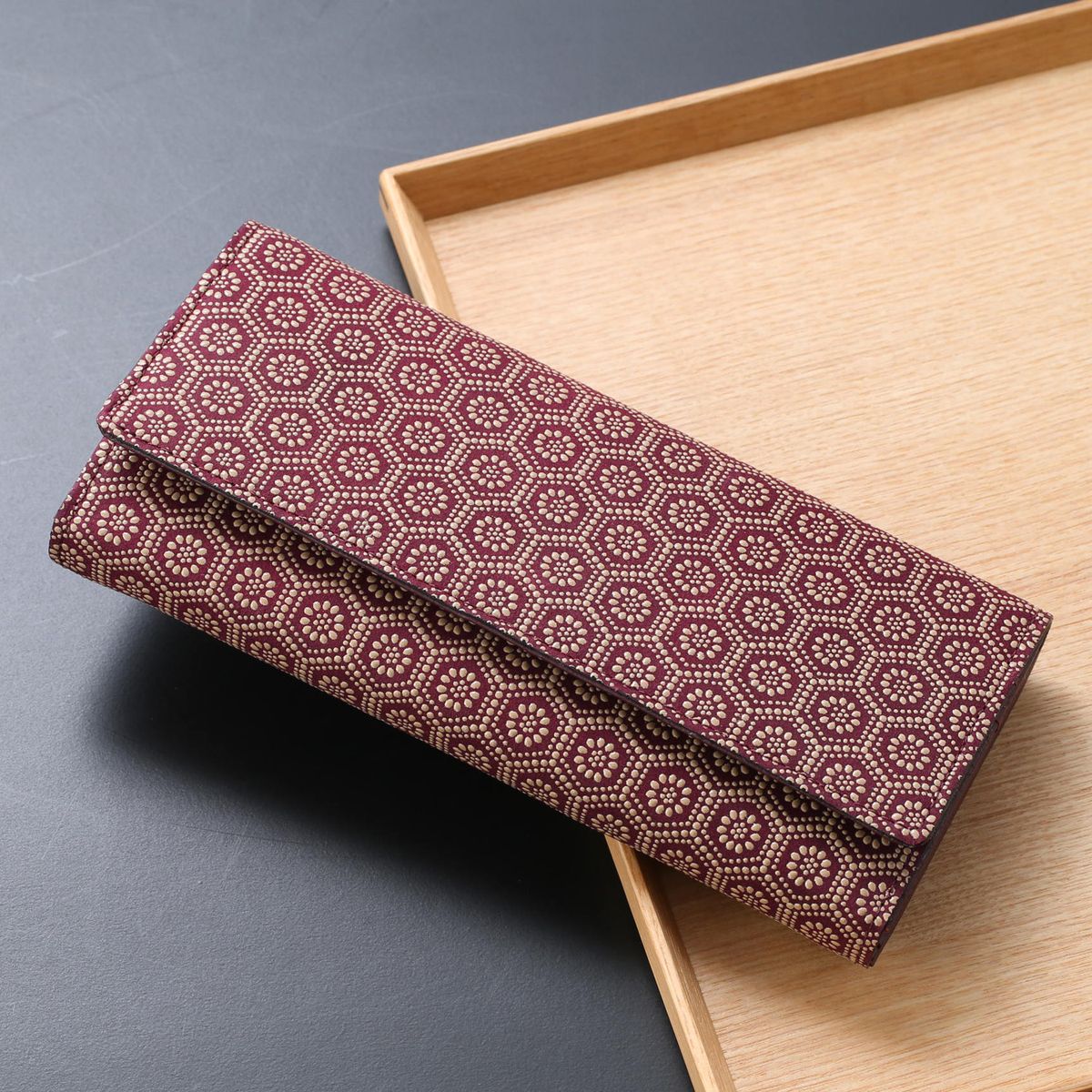 江戸三紅印傳/ボックス長財布 亀甲 ワインベージュ