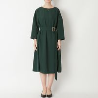 Kilka/洗えてシワになりにくいウエストベルトワンピース