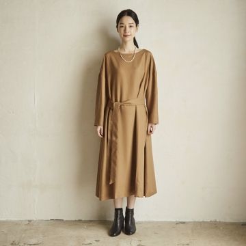 Kilka/洗えてシワになりにくいウエストベルトワンピース
