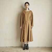 Kilka/洗えてシワになりにくいウエストベルトワンピース