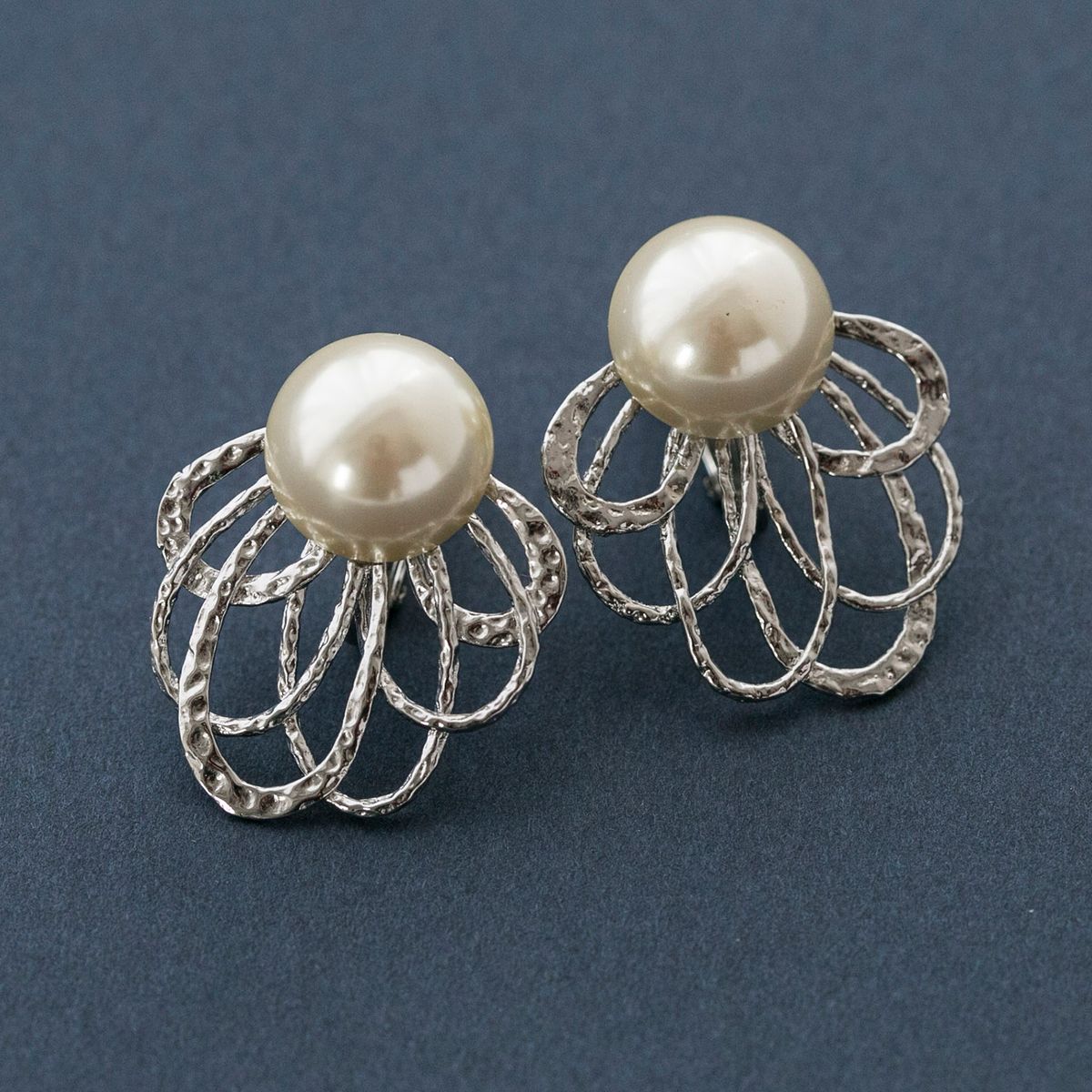 STELLA CIFFON/ハーフパールピアス/イヤリング