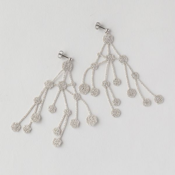 000/ディ・エヌ・エイ ピアス -刺繍職人がつくりだす、繊細で美しい