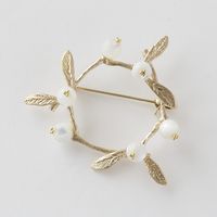 sasakihitomi/ヤドリギリースのブローチ