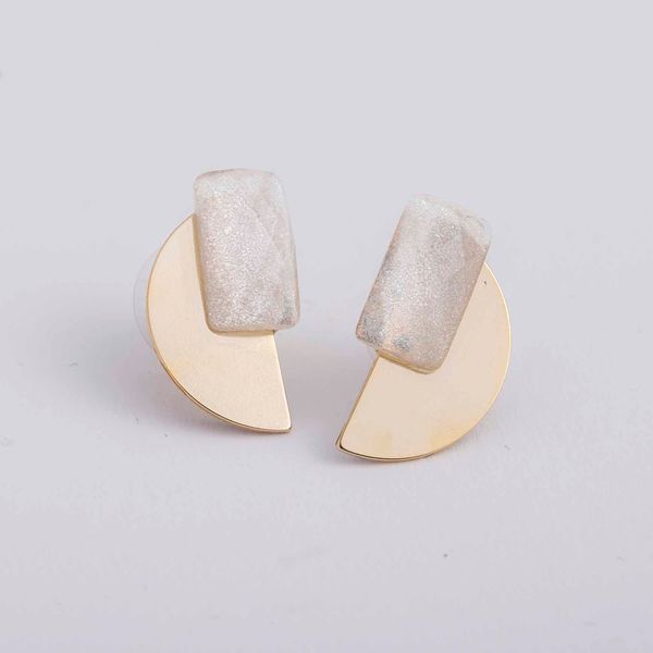 STELLA CIFFON/真鍮プレート半月アクリルピアス