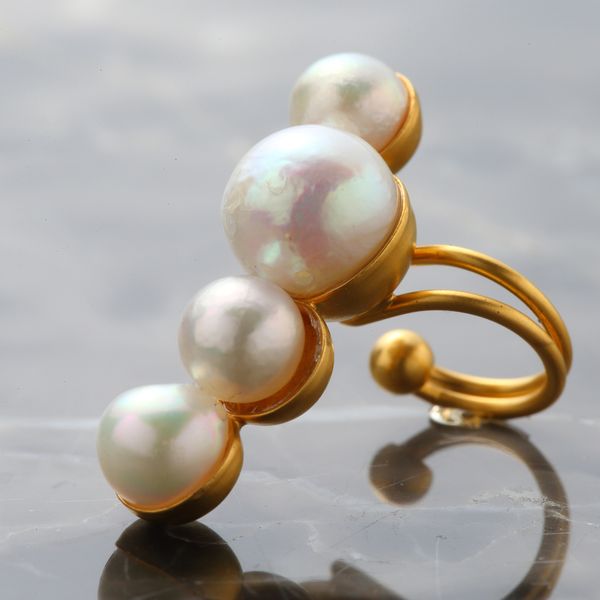 Sea Dew/しずくイヤーカフ -耳たぶにそってアコヤバロック真珠が4粒