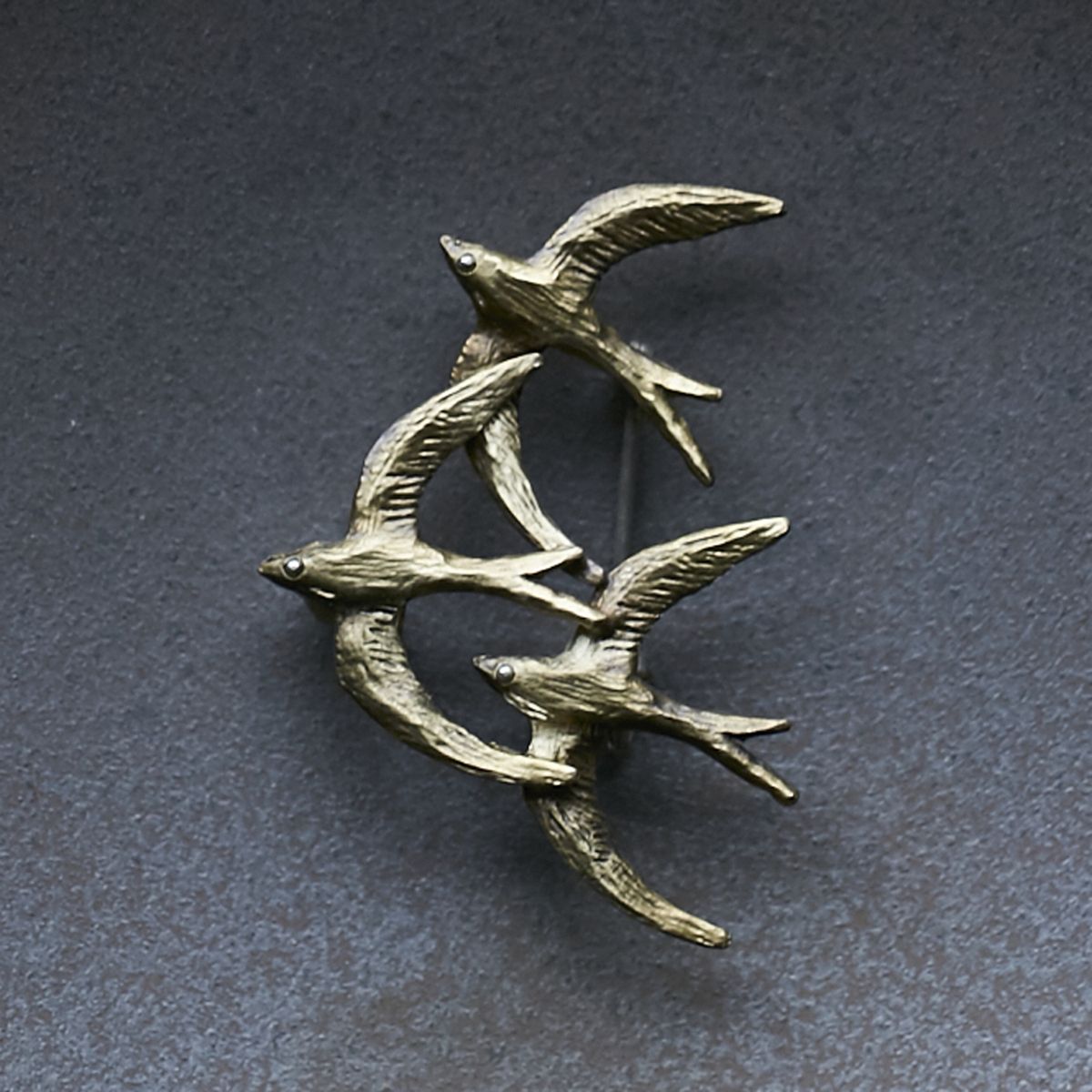 sasakihitomi/つばめのブローチ アンティークゴールド