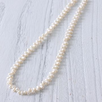 misa/淡水パールネックレス ホワイト -ランダムに配された小ぶりの