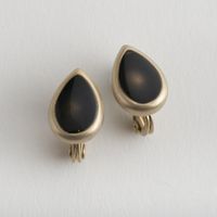 Ouca/エナメルイヤリング ツユ型 ブラック