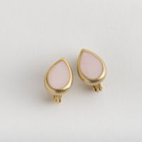 Ouca/エナメルイヤリング ツユ型 ピンクベージュ