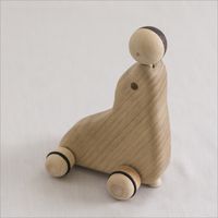 木の動く玩具 アシカ