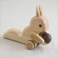 木の動く玩具 リス