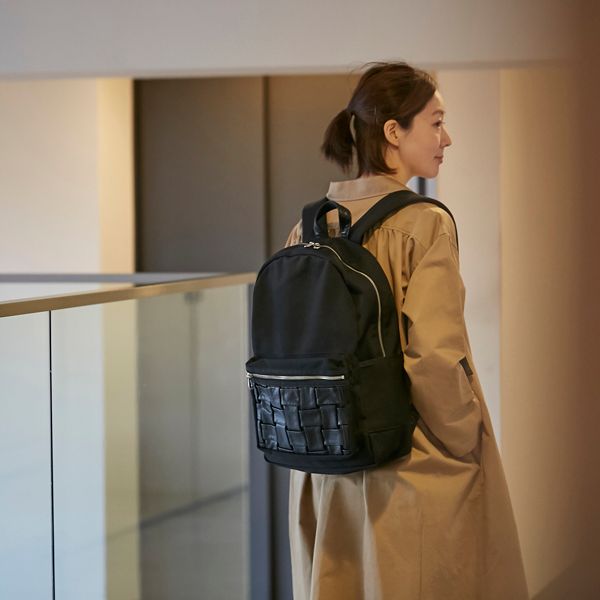 CARRYNEST/バックパック O BACK NEST -折り紙の手法を用いたデザインが