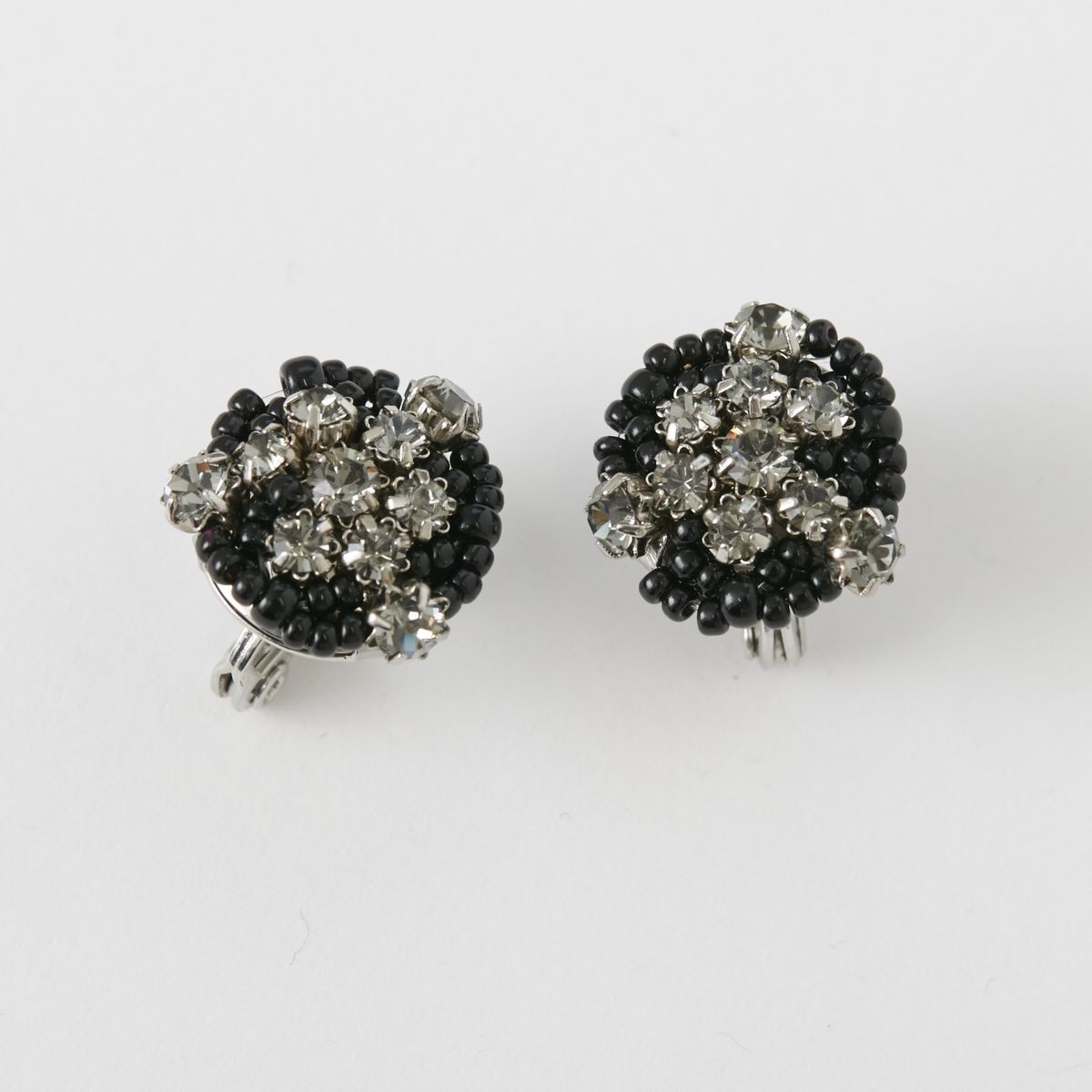 イヤリング　ブラック