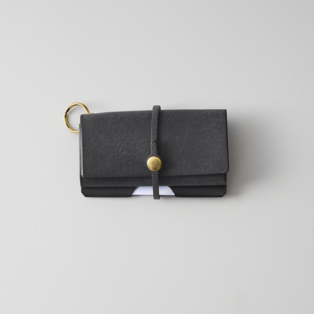 グレイブラック