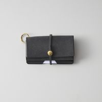 グレイブラック