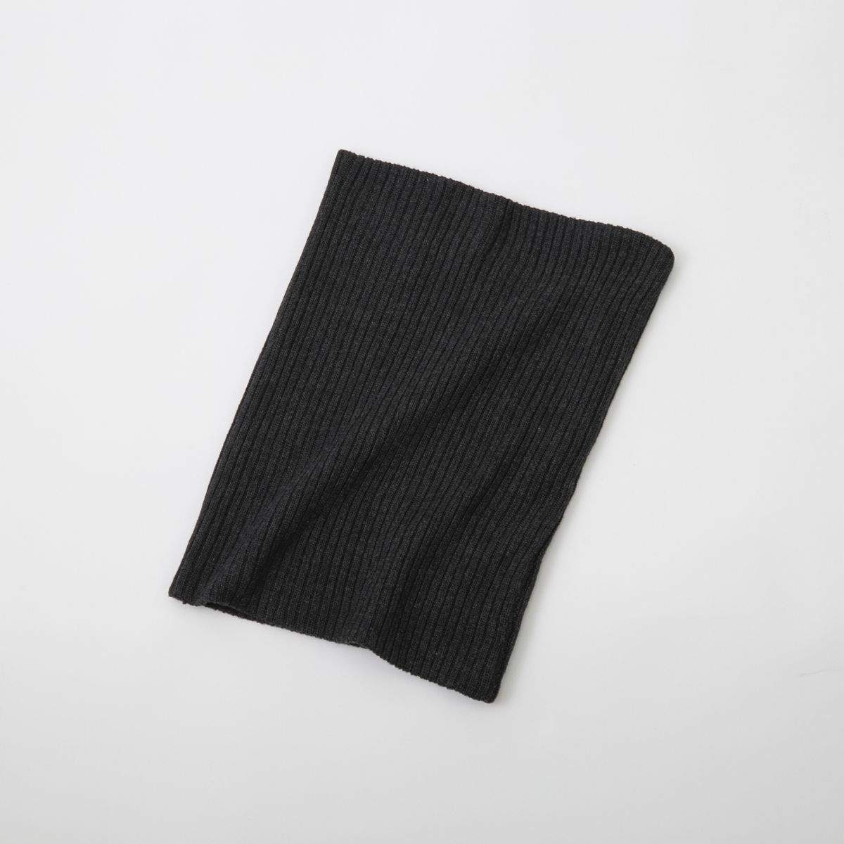 チャコールグレー