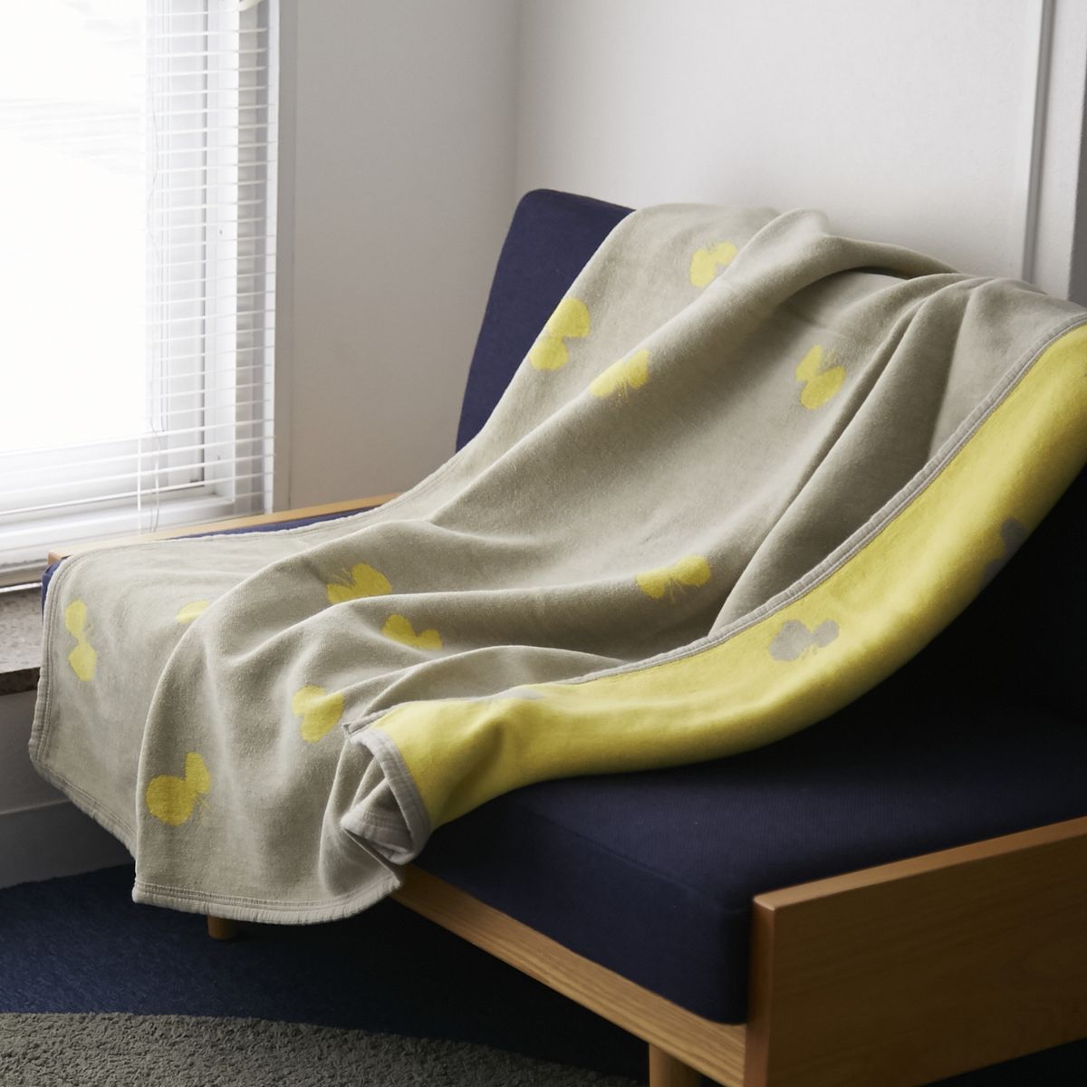 オリーブイエロー