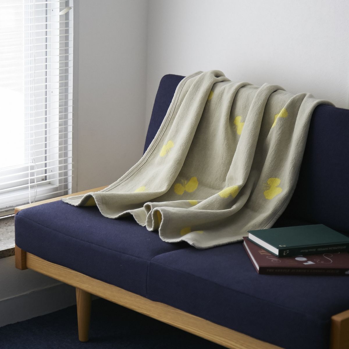 オリーブイエロー