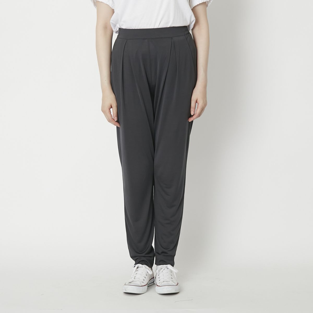 チャコールグレー