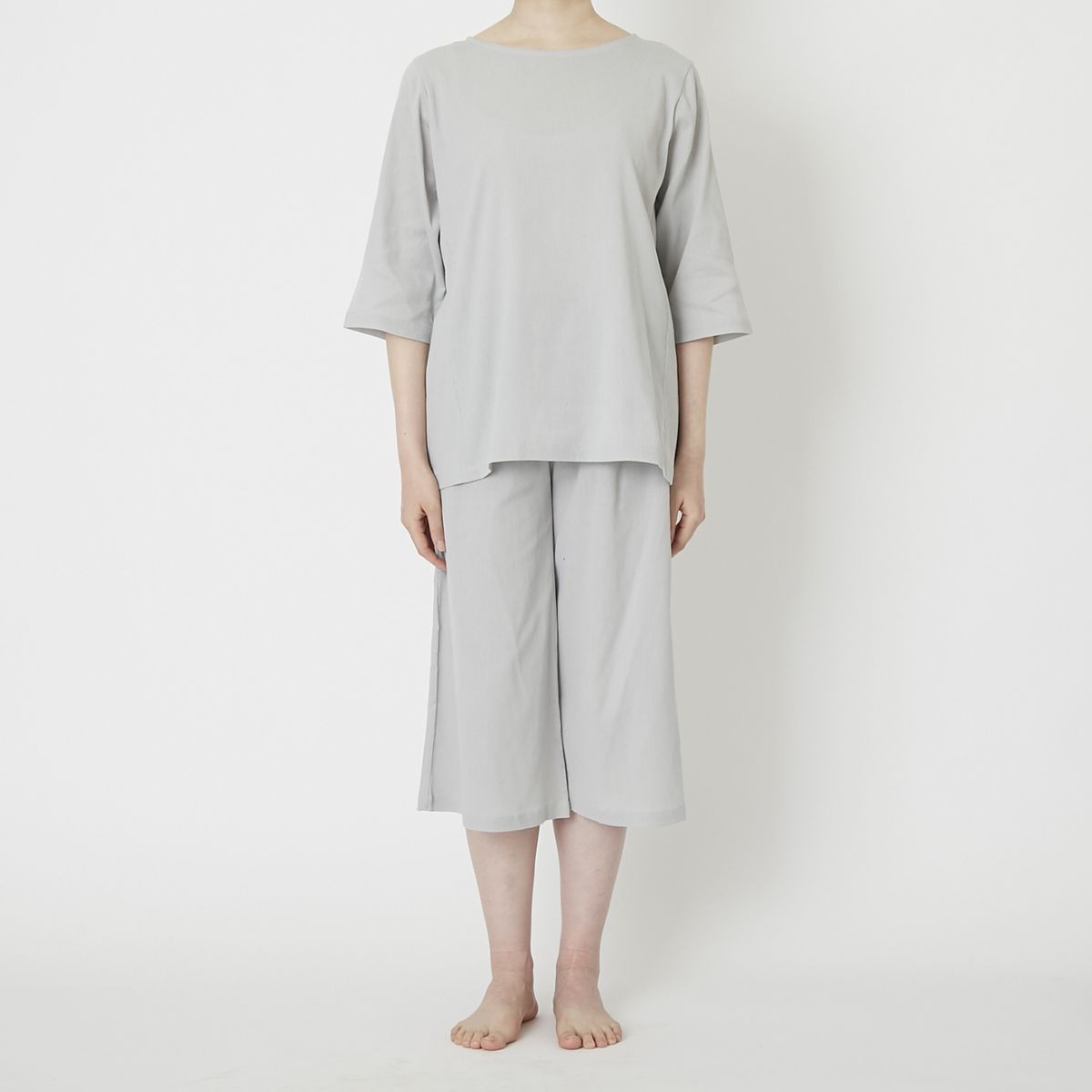 ライトブルーグレー