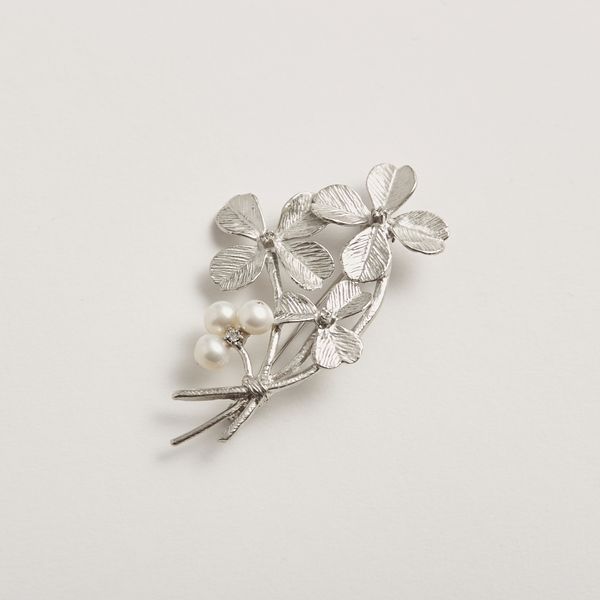 sasakihitomi/クローバーとパールのブローチペンダント -ブローチと