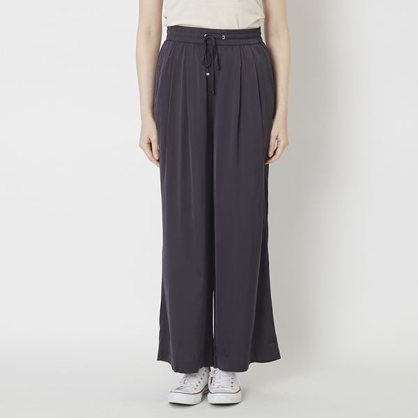 DRESS HERSELF/シルクワイドパンツ -上品かつイージーに穿ける、ほど