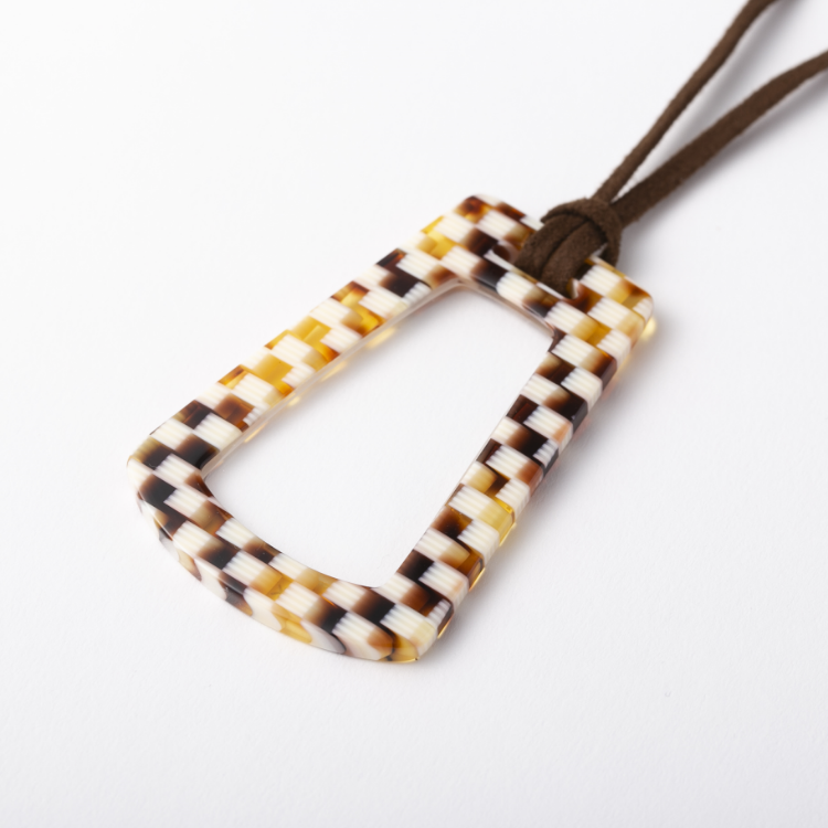 マルチブラウン