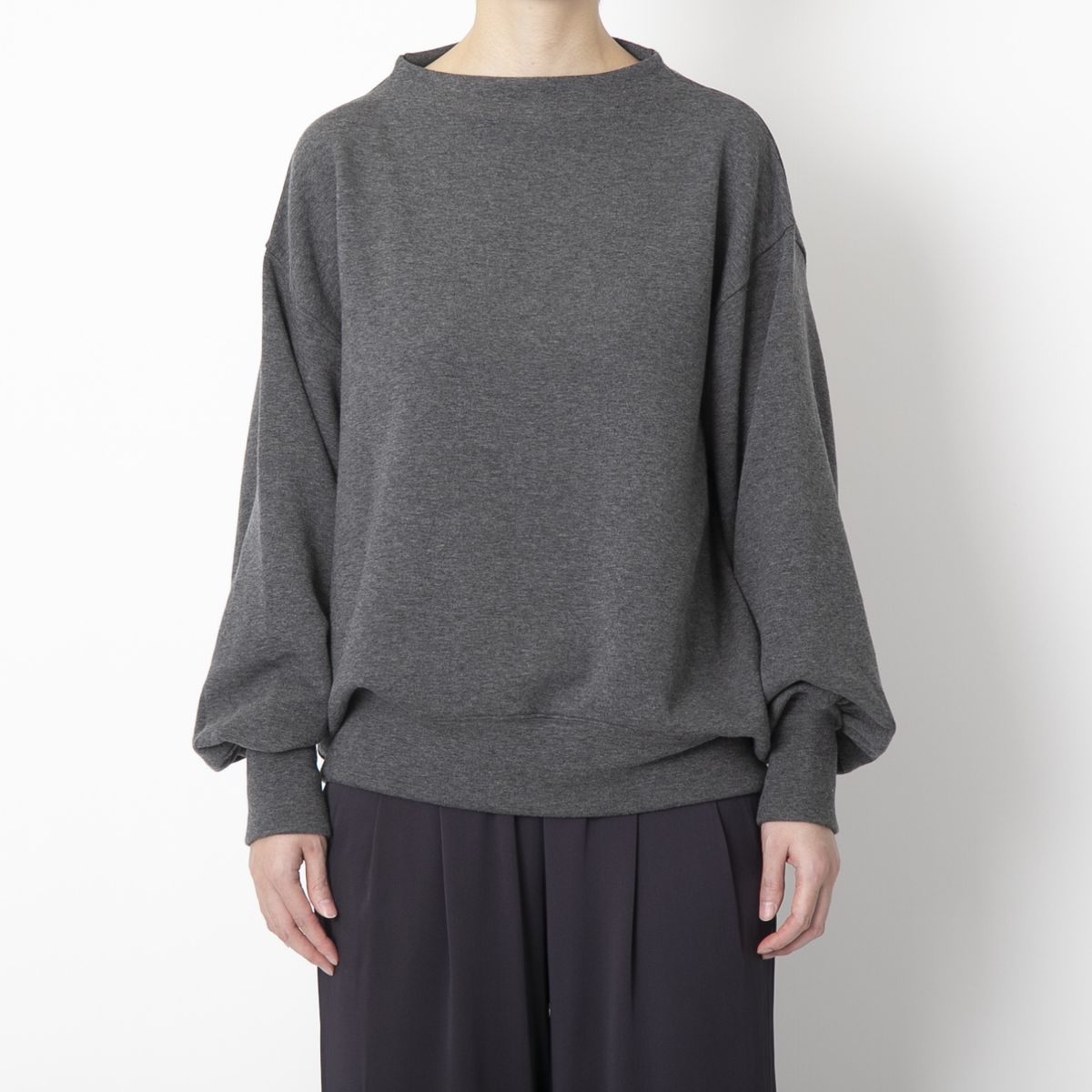 チャコールグレー