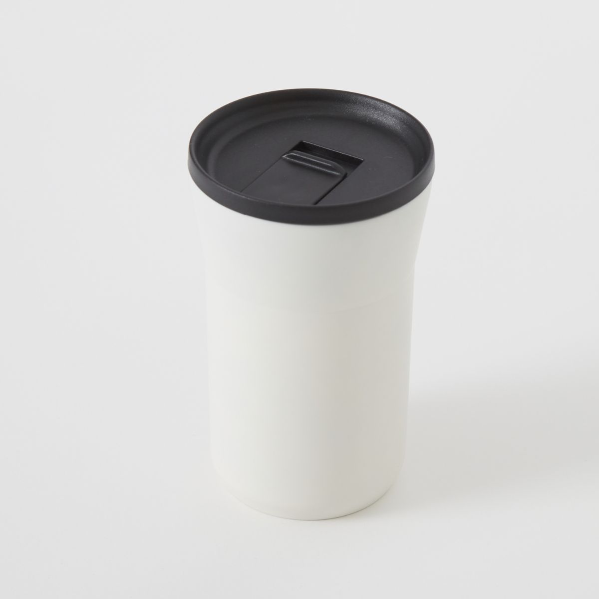 クリームホワイト