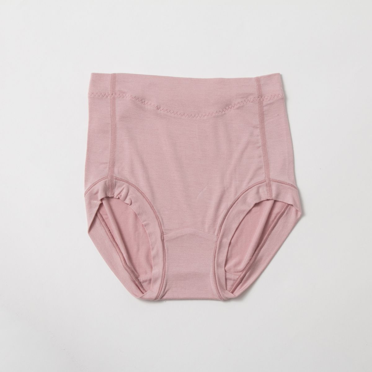 ピンクベージュ