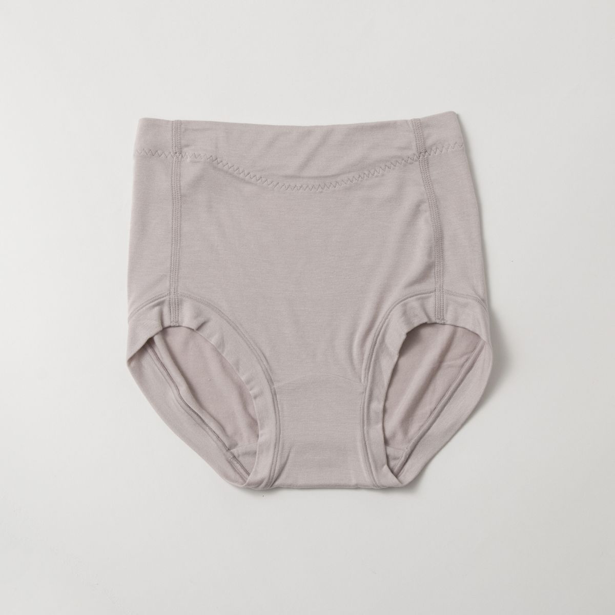 サンドベージュ