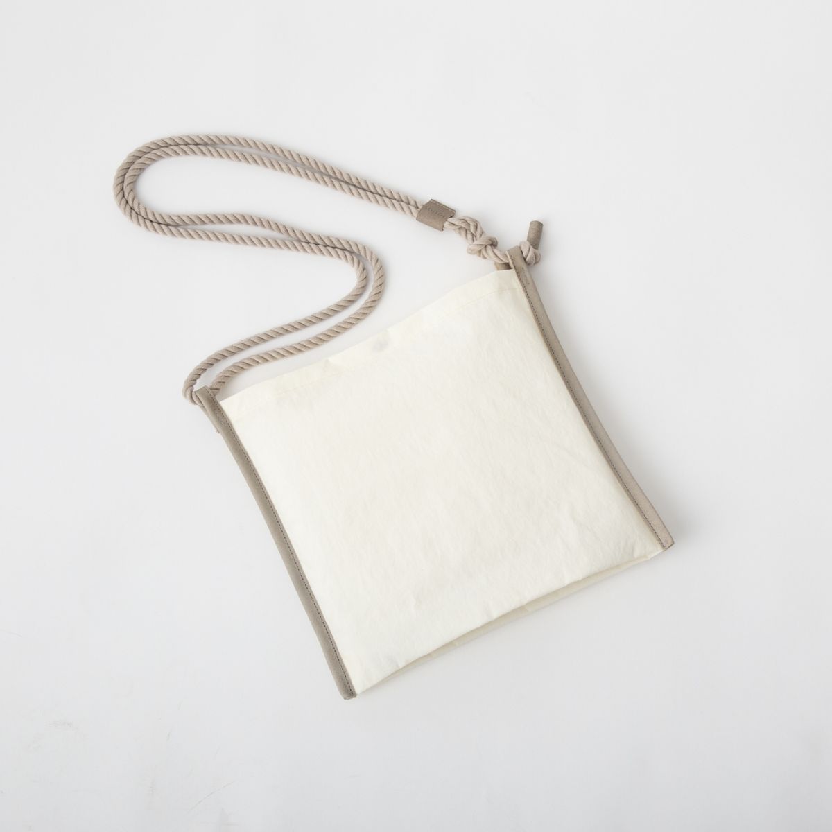 アイボリー×グレージュ