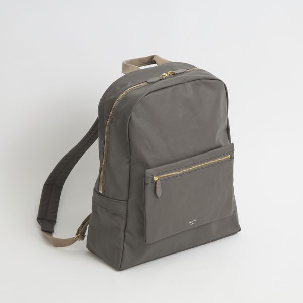 Neutral Gray/ジェーン アクト リュック -大容量と豊富なポケットが