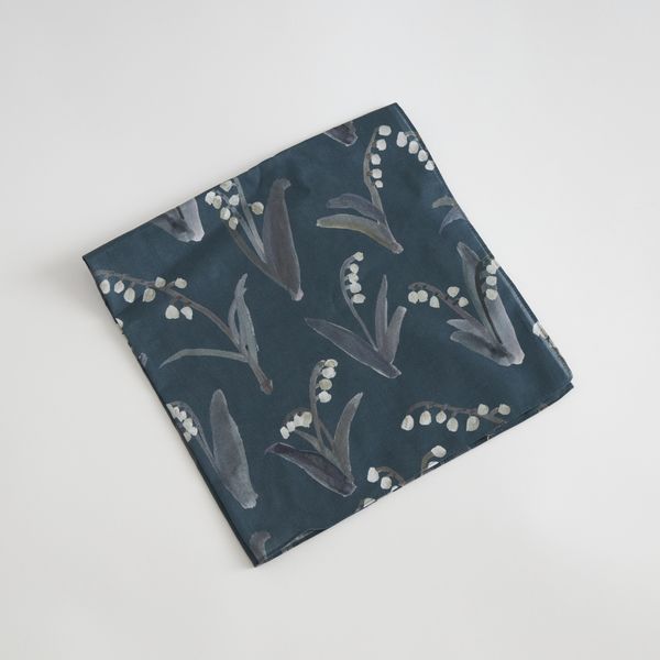 otsukiyumi/ハンカチ Suzuran -手書きのタッチと落ち着いた色づかいが