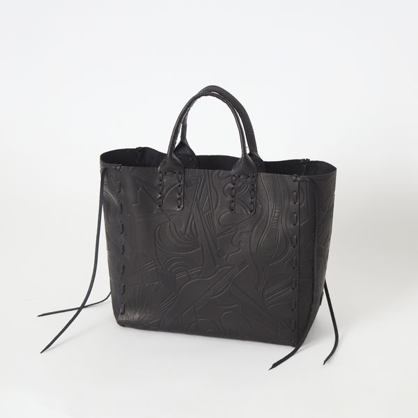 POMTATA/SAKU TOTE -オンオフ問わず使える、シンプルかつデザイン性の