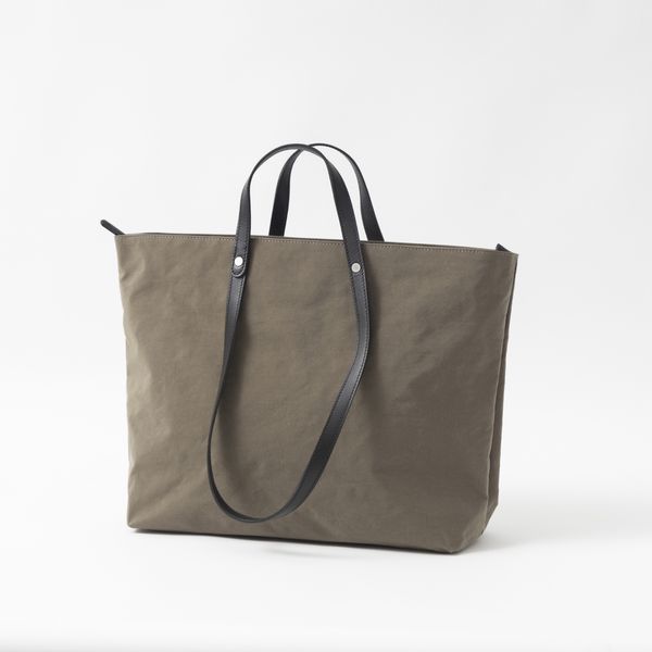 URUKUST/TWISTLOOP-ZIP M-size -簡単に持ち方を変えられる持ち手が