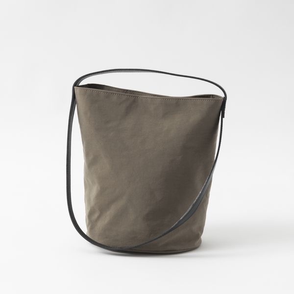 URUKUST/TWISTLOOP-Bucket Small -簡単に持ち方を変えられる持ち手が