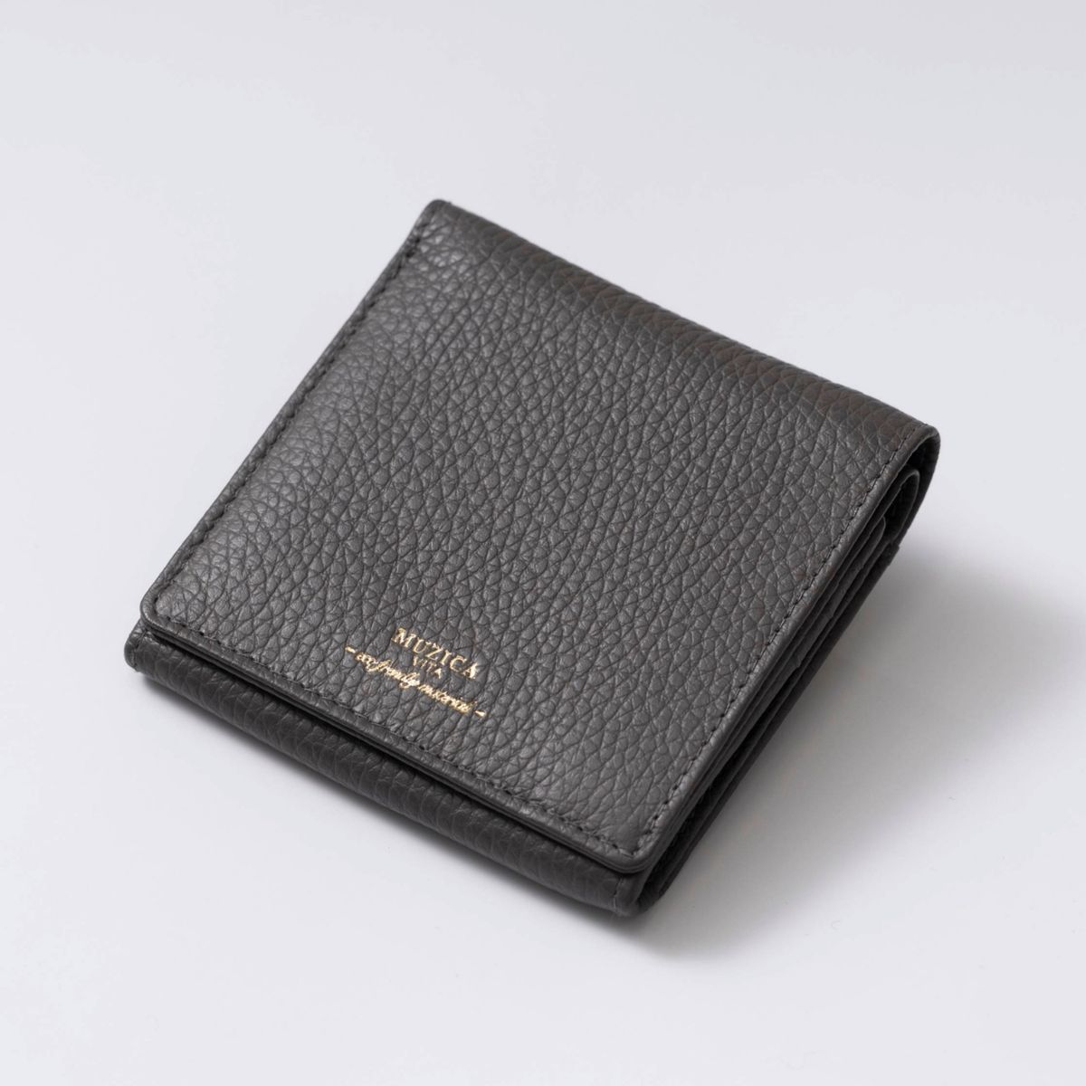 チャコールグレー