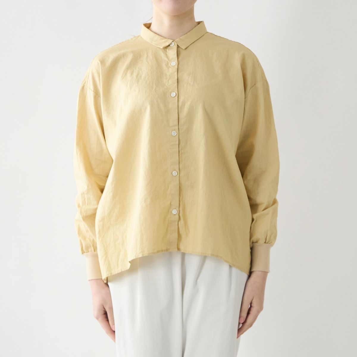 イエローベージュ