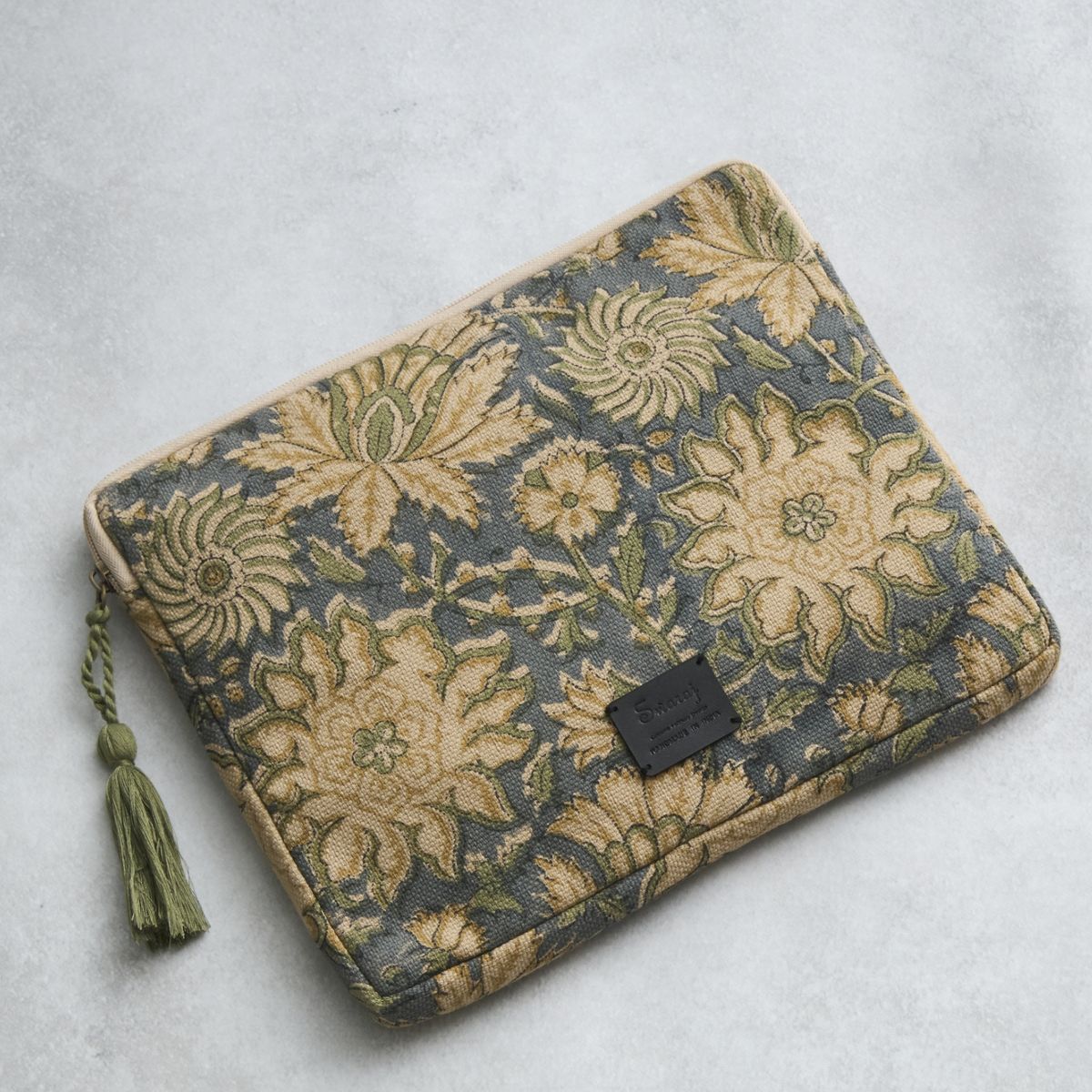 アッシュブルー