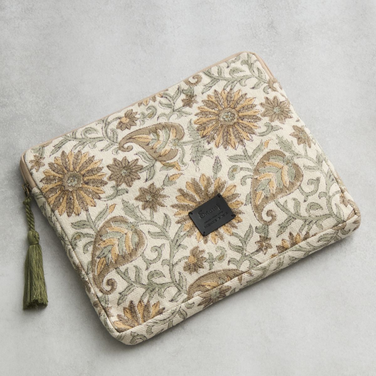 オフホワイト×ブラウン