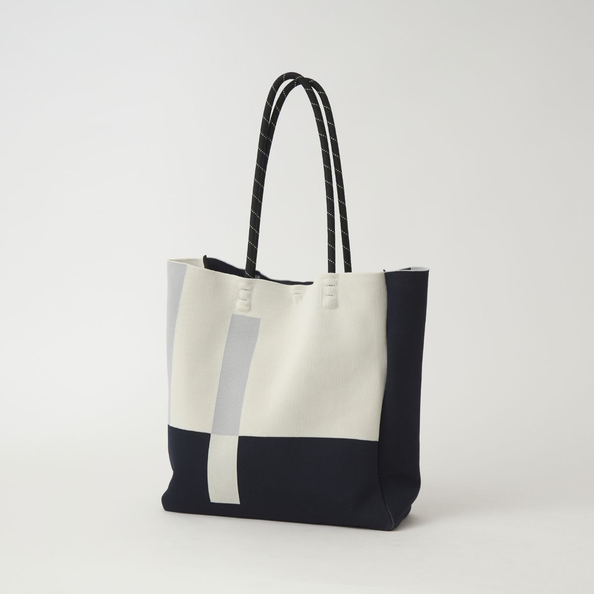 TRICOTE/LINE KNIT BAG NEW -軽くて映えて食い込まない主役級ニット 