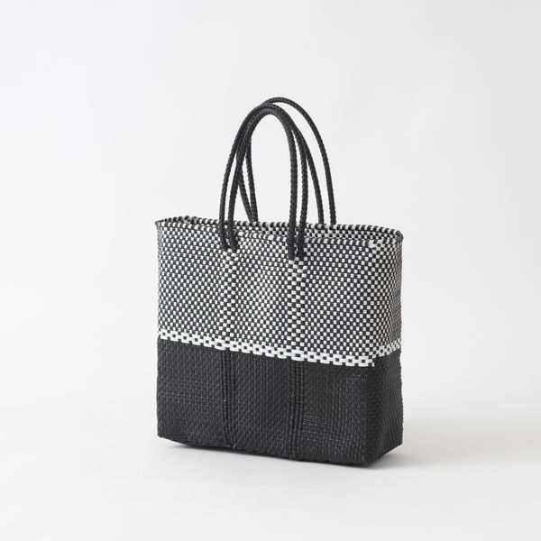 Moonbird/手編みのメルカドバッグ Mサイズ -実は1年中活躍、A4サイズも