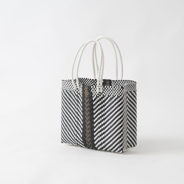 Moonbird/手編みのメルカドバッグ Sサイズ -実は1年中活躍、小ぶり