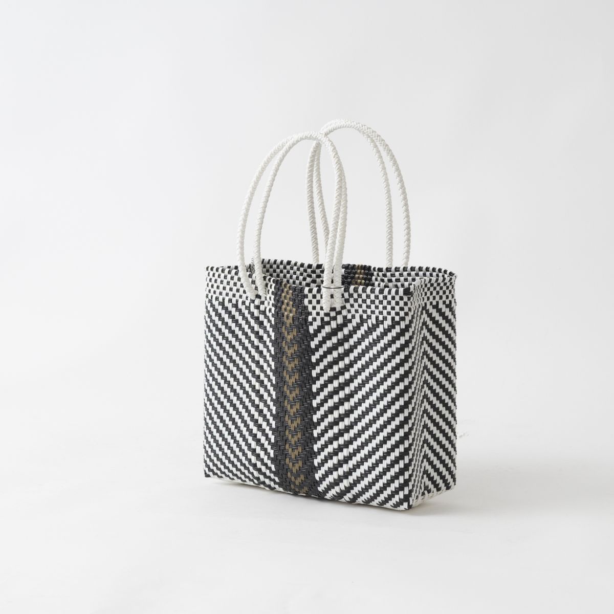 ナナメストライプ