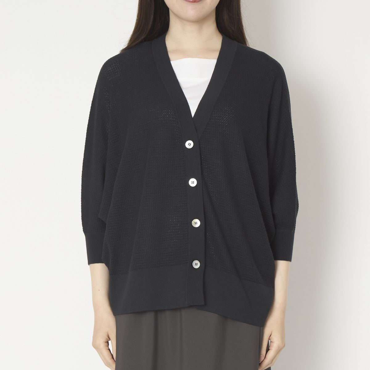 チャコールグレー