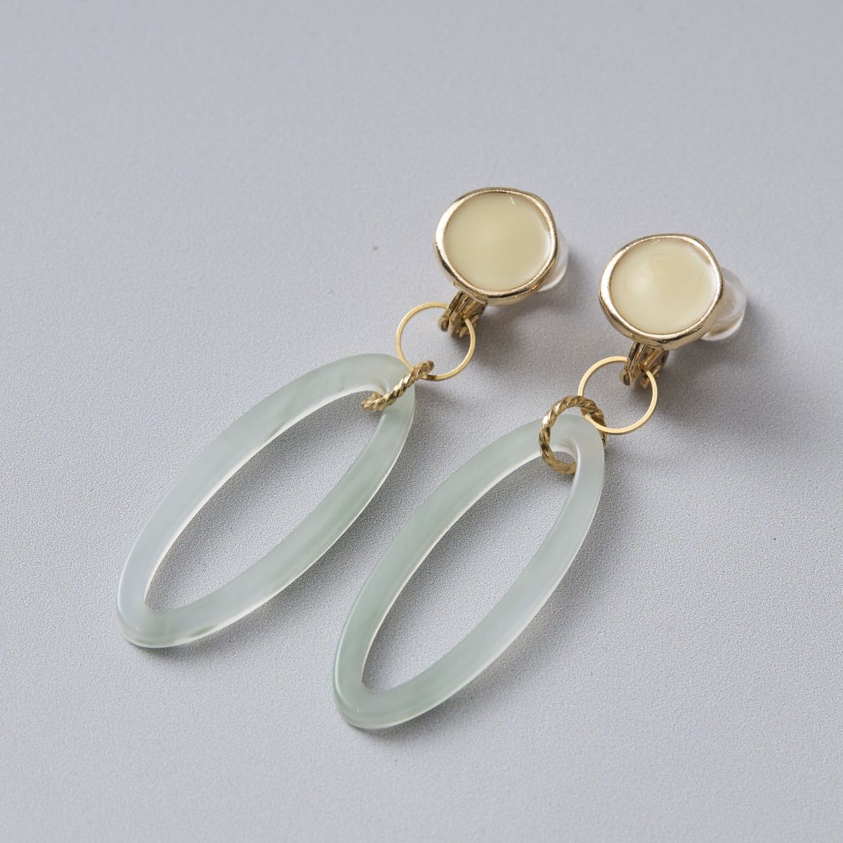 ベージュ×グリーン