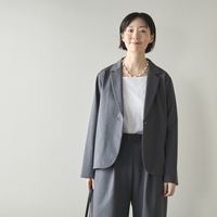 グレー