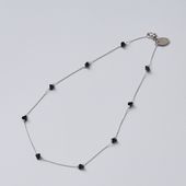 STELLA CIFFON/トライアングルビーズネックレス